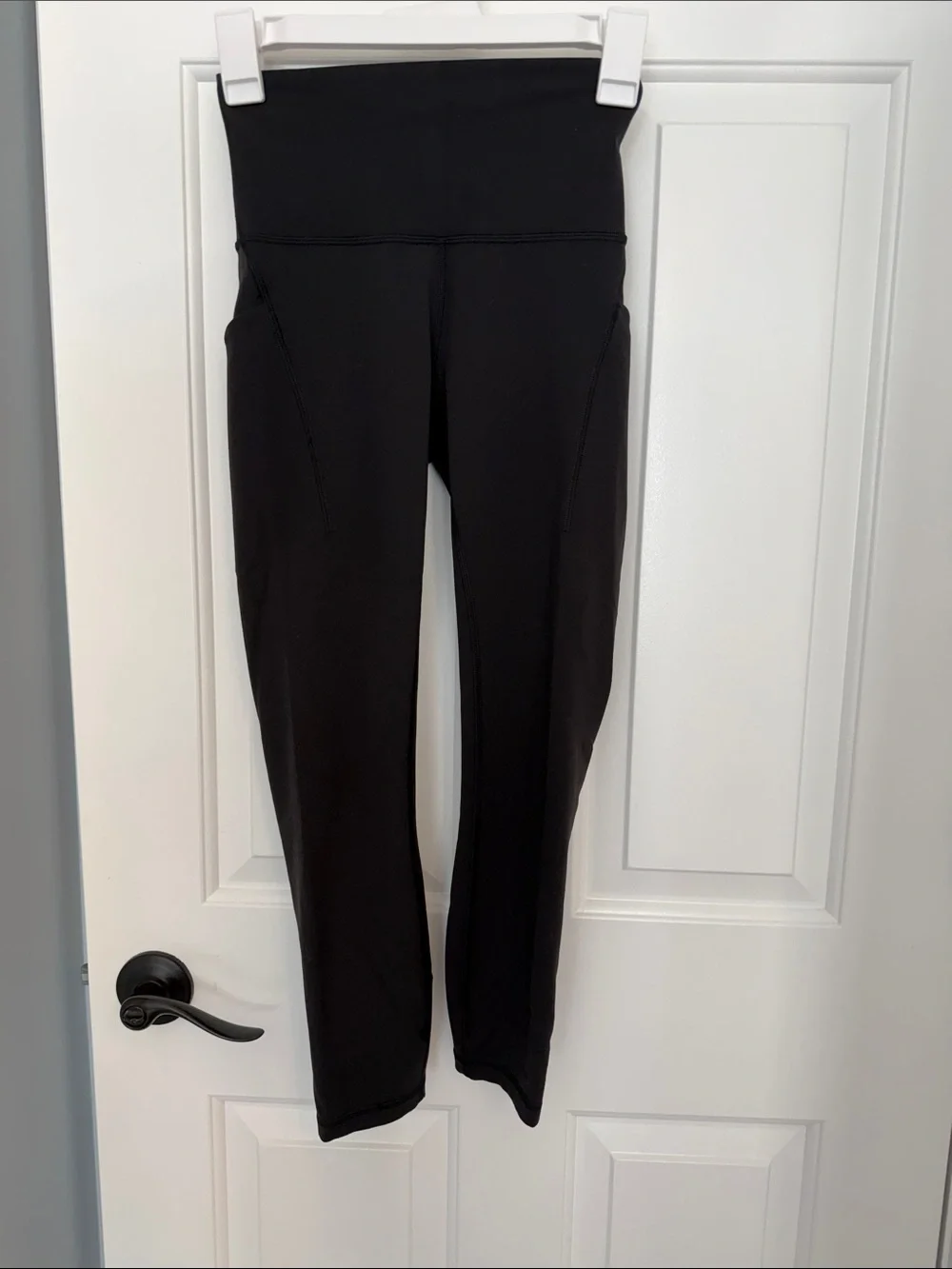 Lululemon Wunder Train High-Rise Crop 23” w/ Pockets Size 4 Black